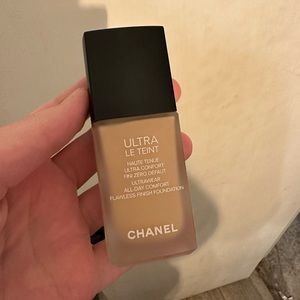 Chanel Ultra Le Teint Flawless finish foundation